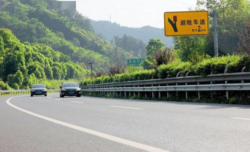 全國首創 重慶高速公路中央分隔帶安全門，為普通貨運安全加碼